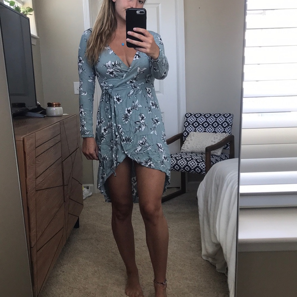 Daytrip Hi-Low Long-Sleeved Dress